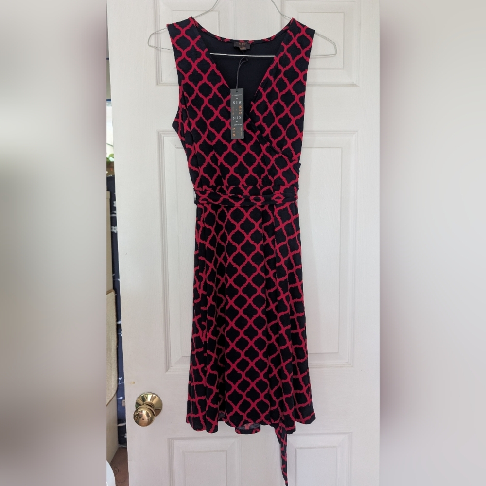 41 Hawthorn Black and Red Patterned Knit Midi Dress